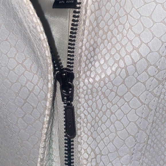 39. Alfani Women's Zip Up Leather  Jacket  Snake Print Cream  Size XL - Picture 5 of 6